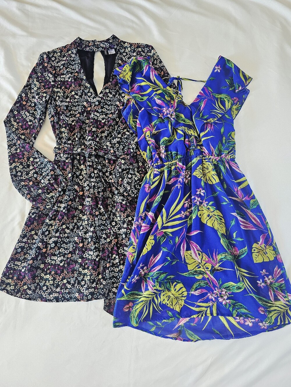 Small/X Small Bundle of 2 Floral Dresses Divided Sz 2 Floral Tropical Vacation
